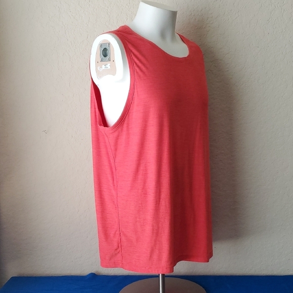 4/$20 Old Navy Active Breathe On XL shirt - Picture 3 of 5